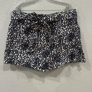 Ann Taylor Loft Women's Black and White Patterned Shorts - Like New - 12